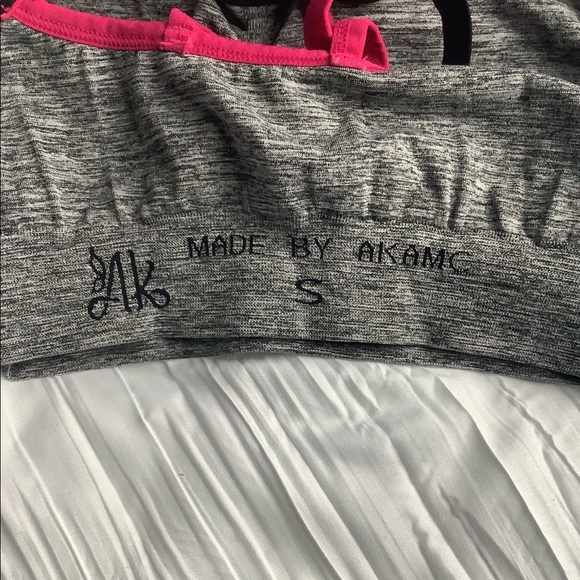AKAMC padded sports bra - Picture 2 of 3